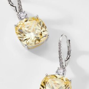 Absolutely gorgeous like a yellow diamond looking white gold plated /crystals